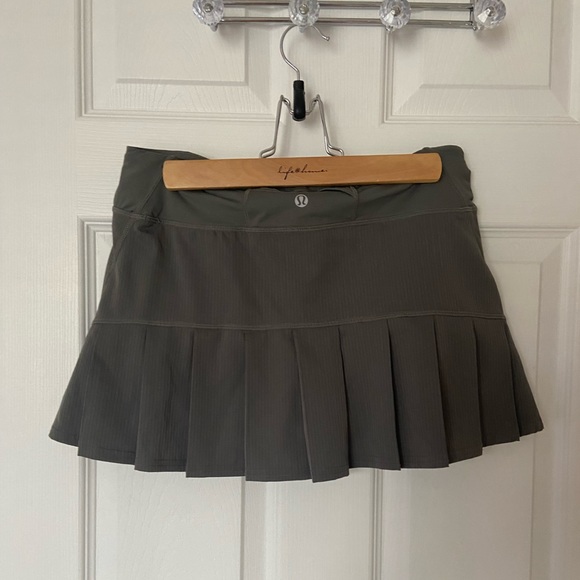 lululemon athletica Dresses & Skirts - Lululemon tennis skirt